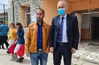 Министър Красимир Вълчев гостува на училището в Рибново, обеща нов автобус за децата