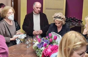 Катерина Хапсали представи сборник с разкази Хора пред приятели и верни читатели