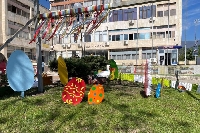Деца сътвориха и подредиха чудна великденска украса пред Община Кресна Деца сътвориха и подредиха чудна великденска украса пред Община Кресна