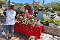 Деца сътвориха и подредиха чудна великденска украса пред Община Кресна