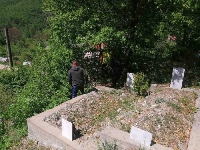 Ентусиасти почистиха гробищния парк на село Господинци и разшириха пътя дотам