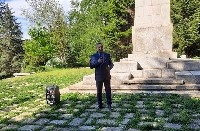 БСП-Благоевград и руската общност отбелязаха Деня на победата с венци и цветя на Братската могила