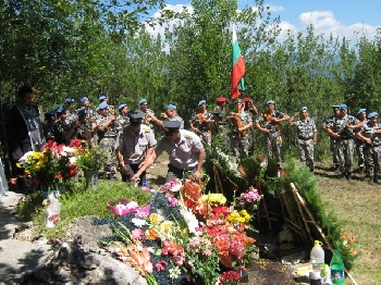 Отдават почит на загиналите преди 13 години летци на  Бетоловото