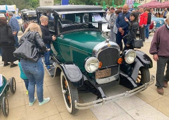 Над 120 ретро красавици на колела вдъхновиха благоевградчани на площад  Македония”