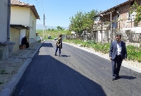 Не спира обновяването на улици в Гърменско, децата в Осиково играят на нова площадка
