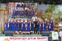700 деца и младежи изпълниха с феерия от песни и танци Петрич