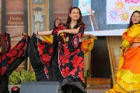700 деца и младежи изпълниха с феерия от песни и танци Петрич