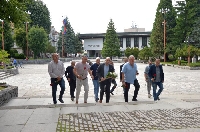 С полагане на цветя и среща с избиратели започна предизборната кампания на  БСП за България  в Банско