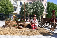 Танци и тъпани на площада в Разлог разтърсиха Рила и Пирин