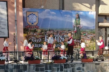 Феерия от песни и танци за празника на село Баня