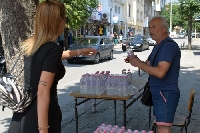 Разхлаждат с минерална вода санданчани на 4 места в града