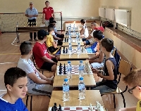 Деца от Гърмен и София местиха царици в приятелски шахматен турнир