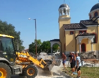 Доброволци украсиха и озелениха района край църквата в Катунци за храмовия празник