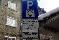 Съветници искат платено паркиране между блоковете в центъра на града, но за тях синята зона остава безплатна