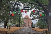 Най-големият род в Крупник монтира две арки и засади рози в парка