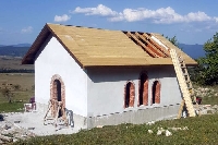 Силната вяра на банскалии вдигна нова църква край града