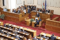Без дебати парламентът реши: Президентските избори ще са на 14-и ноември Без дебати парламентът реши: Президентските избори ще са на 14-и ноември
