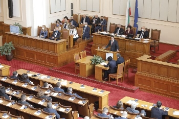 Среднощни скандали в парламента, днес депутатите гласуват бюджета на Здравната каса