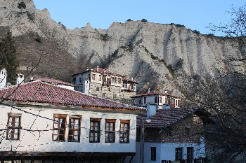 Мелник вдигна църква от руини