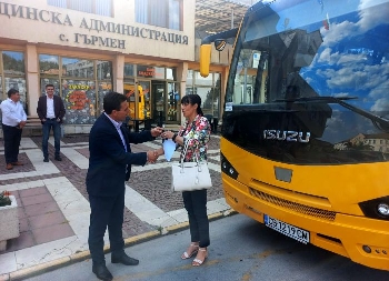 Нов автобус ще вози ученици до училището в Долно Дряново
