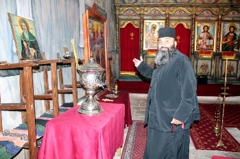 Отец Николай - свещеникът, който откри художника в себе си след прекаран ковид
