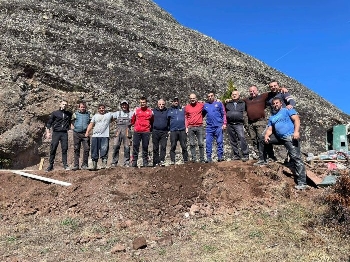 Сговорна дружина от Симитли наля основите на параклис в чест на Иван Рилски на Коматинските скали