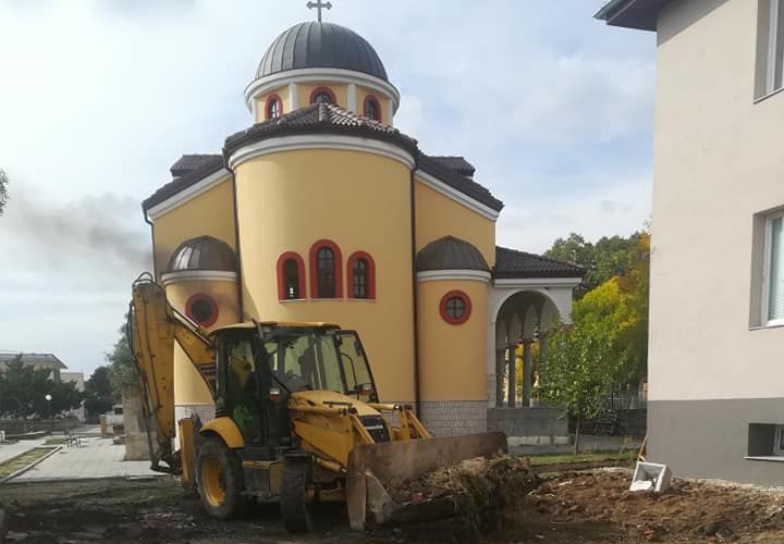 Красива цветна алея ще свързва църквата и кметството в Катунци
