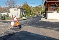 Продължава асфалтирането на улици в град Кресна