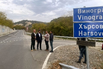 Водачът на листата на ГЕРБ-СДС Росен Желязков обсъди важни теми с жители на села в Сандански и Струмяни