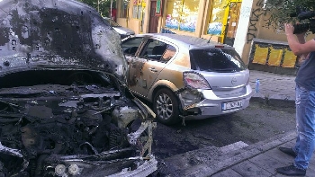 Кола се запали и изгоря след катастрофа, водачката от Дъбница се отърва с леки травми