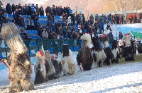Кукерската магия се завръща в Симитли, но със зелен сертификат Кукерската магия се завръща в Симитли, но със зелен сертификат