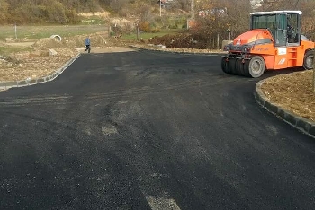 Багерите все по-близо до храма на Преподобна Стойна, ремонтът на пътя върви ударно
