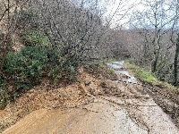В Петричко дъждовете направиха непроходими редица пътища