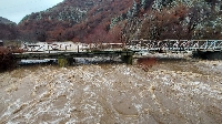 Само по 2-3 часа тече вода в гърменски села, ВиК опитва да поправи скъсания водопровод