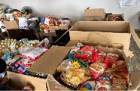 Ученици от строителната гимназия дариха хранителни продукти на хора в нужда