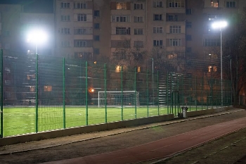 Деца вече тренират футбол в интерната на Благоевград и вечер на LED осветление