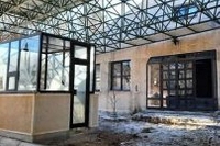 Докато Берово и Струмяни чакат отварянето на границата, изградените постройки и пътища се рушат