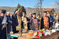 Село Драката направи първа копка на мечтания храм, владиката с водосвет за богоугодното дело Село Драката направи първа копка на мечтания храм, владиката с водосвет за богоугодното дело
