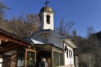 Пчелари и миряни почетоха свети Харалампий в Железница