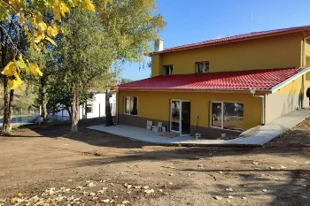 Благотворителен базар с мартеници и картички правят село Полена и социален център