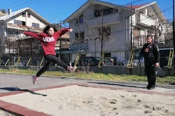Ученици от Кресна скачаха като лъвове в памет на Васил Левски