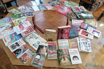 Читалището в Благоевград получи дарение от 50 книги