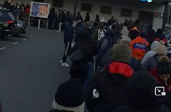 В магазините се води война за евтино олио, а държавата я кара на думи и срещи срещу спекулата