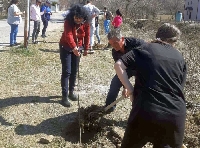 Село Еленово стана по-зелено с 25 нови дръвчета Село Еленово стана по-зелено с 25 нови дръвчета