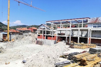 Замразиха строежа на новото училище в село Рибново