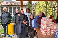 Млади хора с нов жест на доброто – дариха хранителни продукти на бабите в с. Пирин