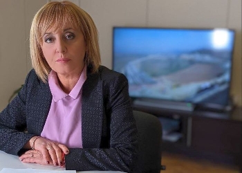 Манолова: Правителството е решило да се откажем от Газпром, за да купуваме по-скъп руски газ от посредници