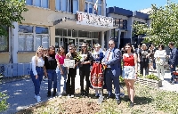 Абсолвенти от Стопанския факултет на ЮЗУ засадиха дръвче