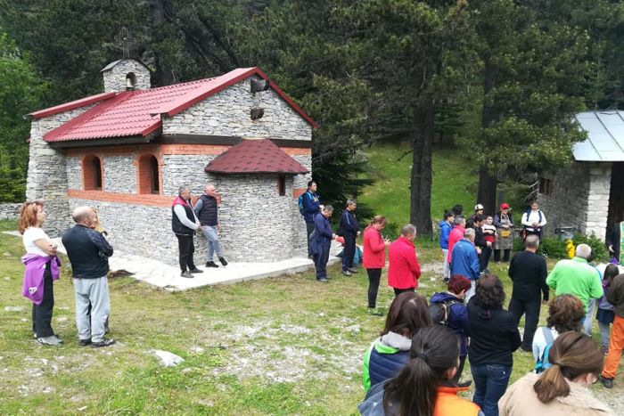 Планинари честват Вси светии в параклиса край хижа  Яворов”