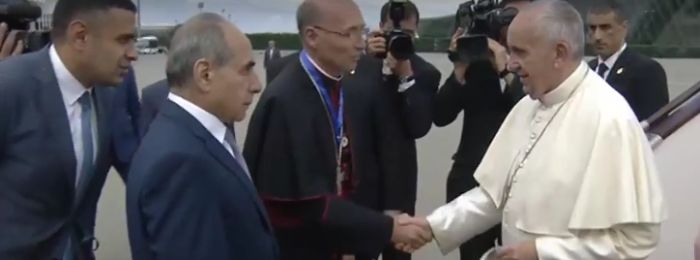 Папа Франциск пристигна в Азербайджан